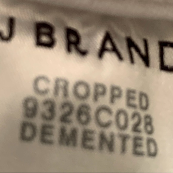 J Brand - Women's 9326 Cropped Skinny
Distressed Jeans (white-size 28) - Picture 6 of 8